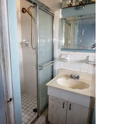 Master Bedroom Bathroom 