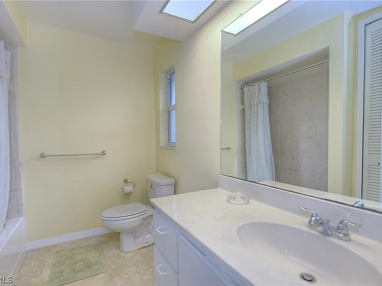 5652 Eichen Cir E — Photo 9