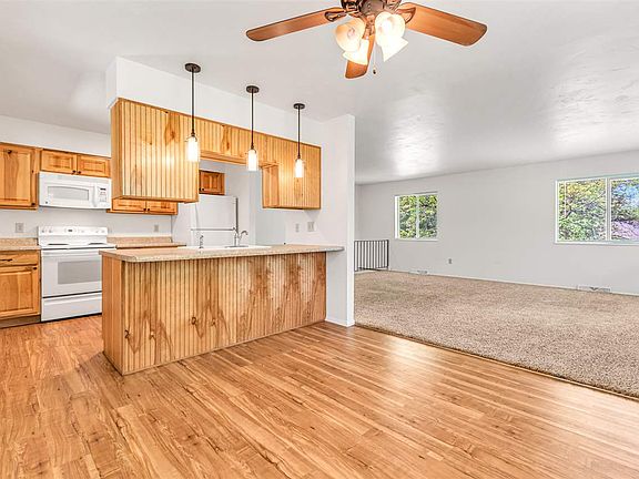 3rd image of 213 Willowbrook Rd