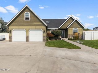 504 Virginia Ct, Zillah, WA 98953