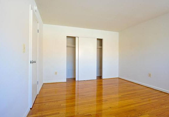 5th image of 16 Montrose Manor Ct APT C