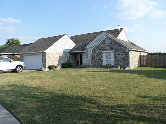 2nd image of 1408 Von Elm Pl