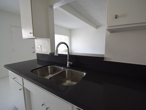 5th image of 2429 Cheremoya Ave APT 6