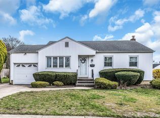 80 Knickerbocker Road N, Plainview, NY