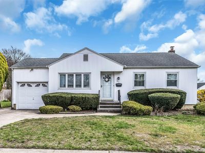 80 Knickerbocker Road N, Plainview, NY, 11803