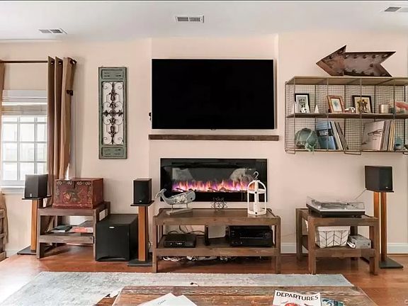 3rd image of 1134 Catherine St #1