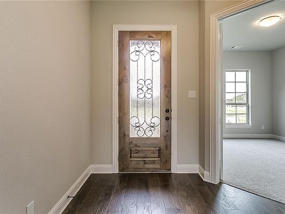 4th image of 1928 Silver Falls Dr