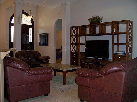5th image of 2621 Leslie St