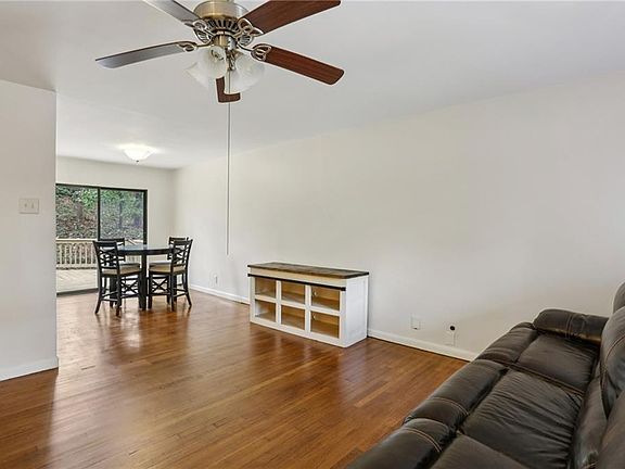 5th image of 3788 Montford Dr