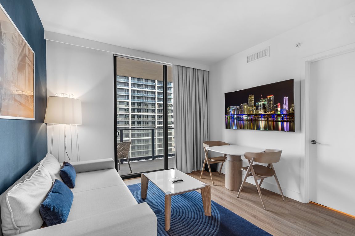 next background image