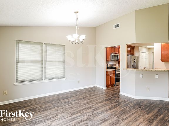 5th image of 1591 Twin Oak Dr W