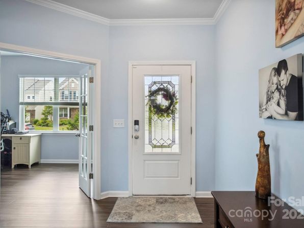 16038 Harbor Hill Dr, Charlotte, NC 28273