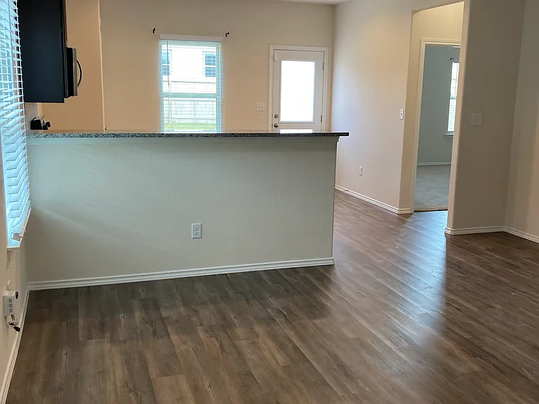 141 Buttercup Bnd — Photo 3