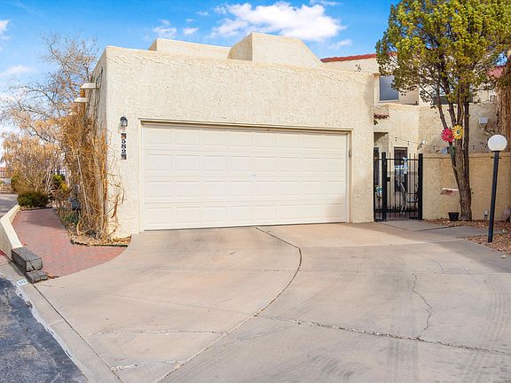 2nd image of 582 Eastlake Dr SE