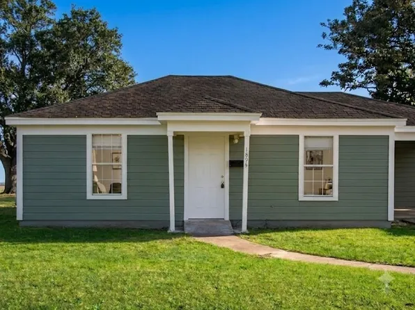 1885 E Lucas Dr, Beaumont, TX 77703