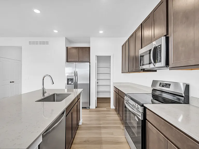 10943 Snowdon St — Photo 11