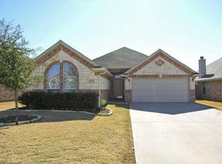 8324 Fall Crest Dr, Hurst, TX 76053