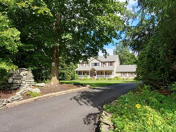 2nd image of 9 Savannah Ln