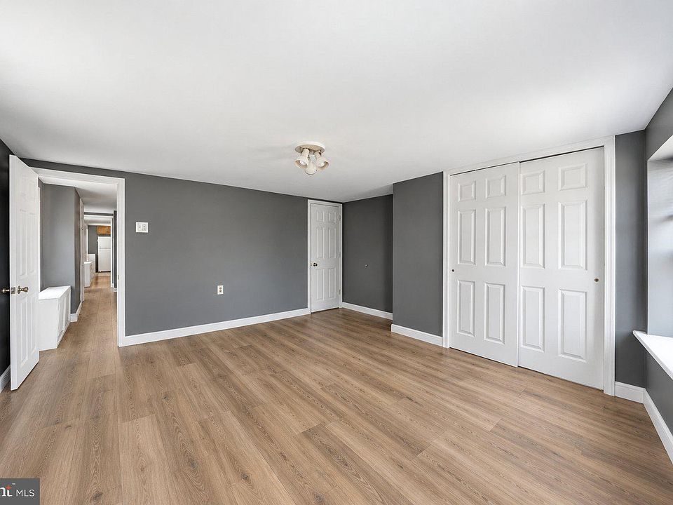 1st image of 924 S 10th St APT 3