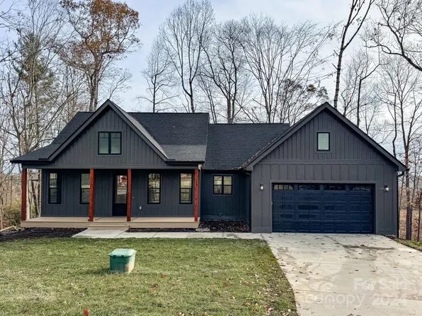 241 Byron Forest Dr, Horse Shoe, NC 28742