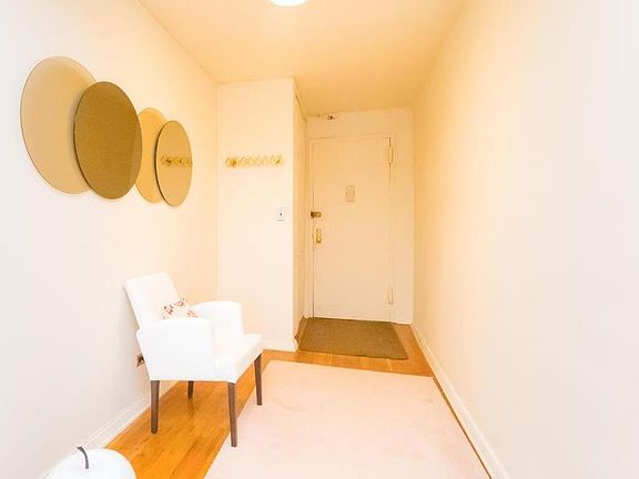2nd image of 3311 Giles Pl APT 4M