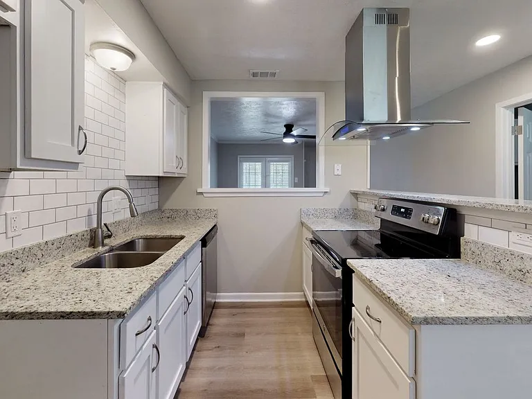 1409 Airline Dr #B — Photo 10