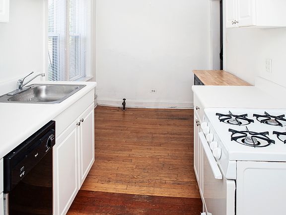 3rd image of 3815-23 N Greenview Ave #23-2E