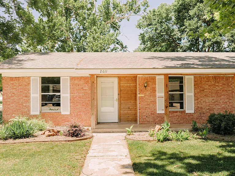 2611 Easy St — Photo 2
