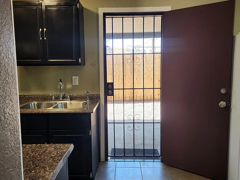 731 W Pepper Pl #2 — Photo 26