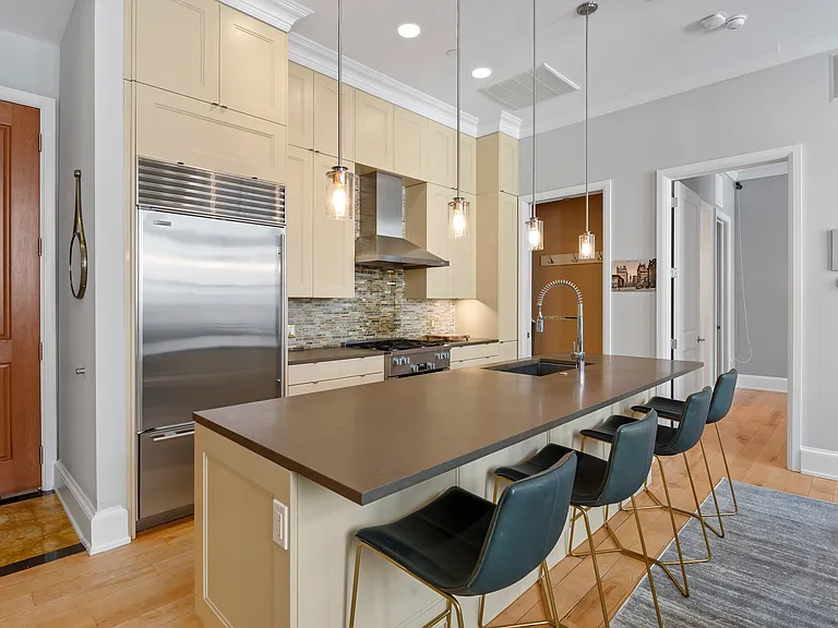 421 Chestnut St #404 — Photo 5