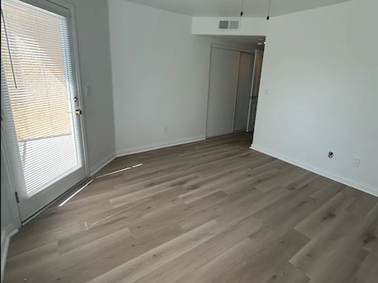 14359 Haynes St — Photo 9