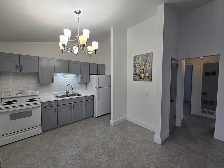 447 Zahn Dr #C — Photo 1