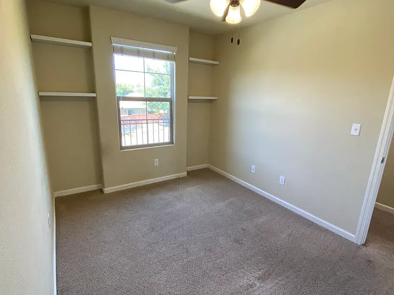 586 River Oaks Dr — Photo 11