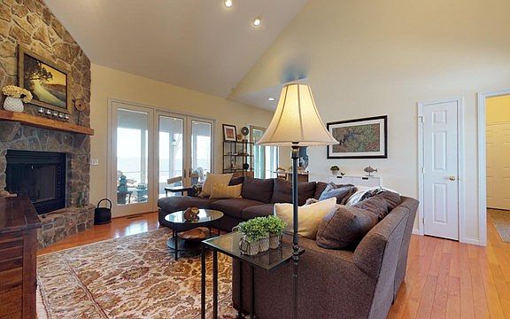 2nd image of 571 Mallard Pointe Dr
