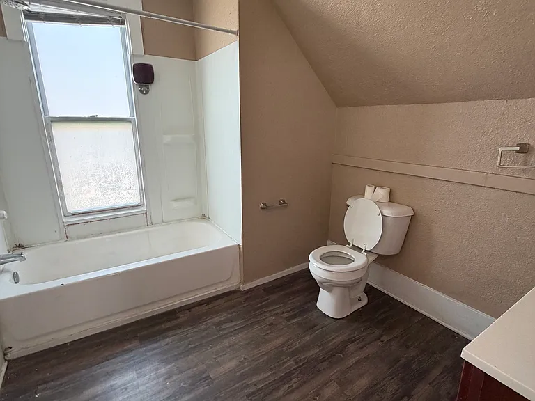5235 Walker Ave — Photo 5