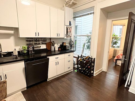 4th image of 430 Castro St APT 3