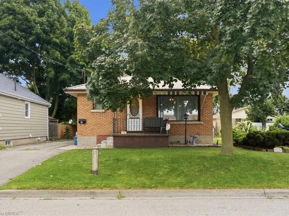 16 Mintern Ave, Brantford, ON N3S 1K6