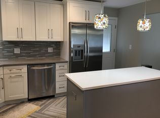 302 N Stratton Ln, Mount Prospect, IL 60056