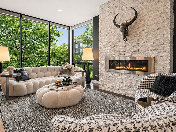 3rd image of 622 N Ashland Ave #2