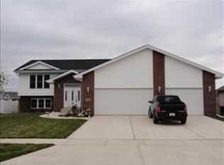 6528 Coyote Ln, Schererville, IN 46375