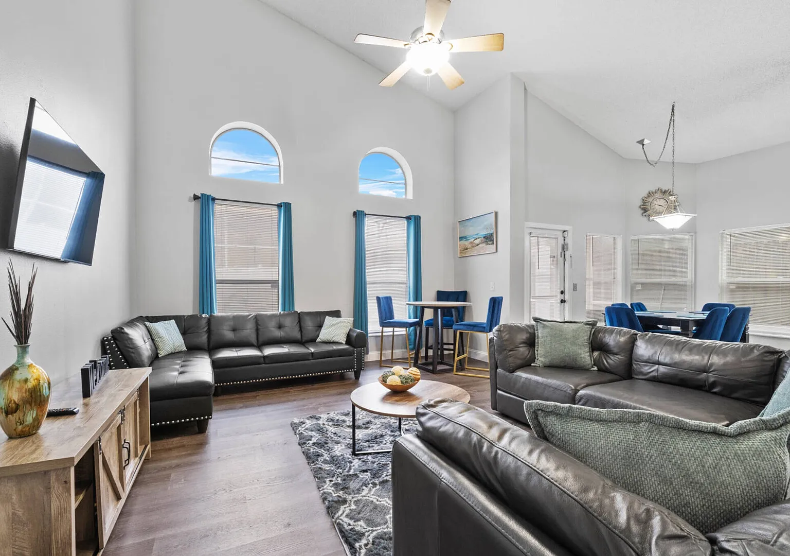 Beautiful 5BR Pool Home Close to Theme Parks — Photo 4