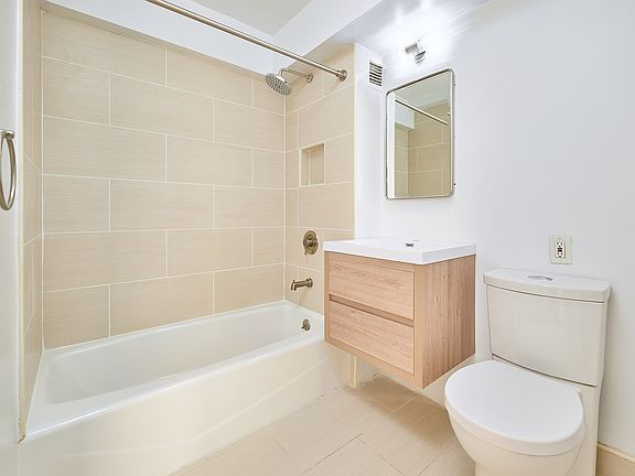 5th image of 225 E 63rd St APT 5G