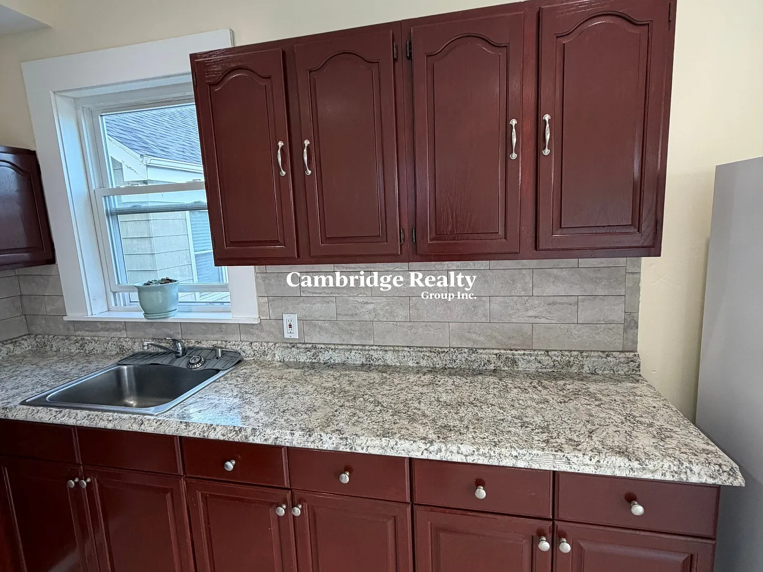 3 bed, 1.0 bath, 1000 sqft, $3,300 — Photo 3