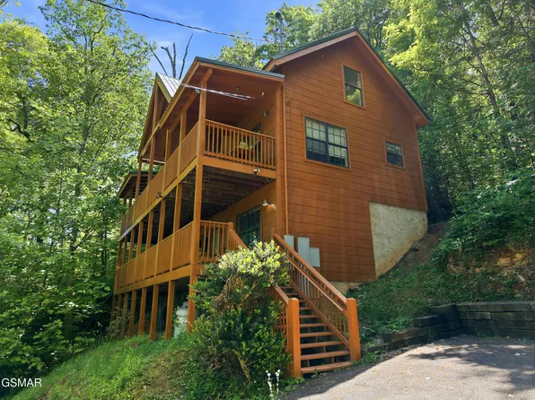 1346 N Baden Dr, Gatlinburg, TN 37738