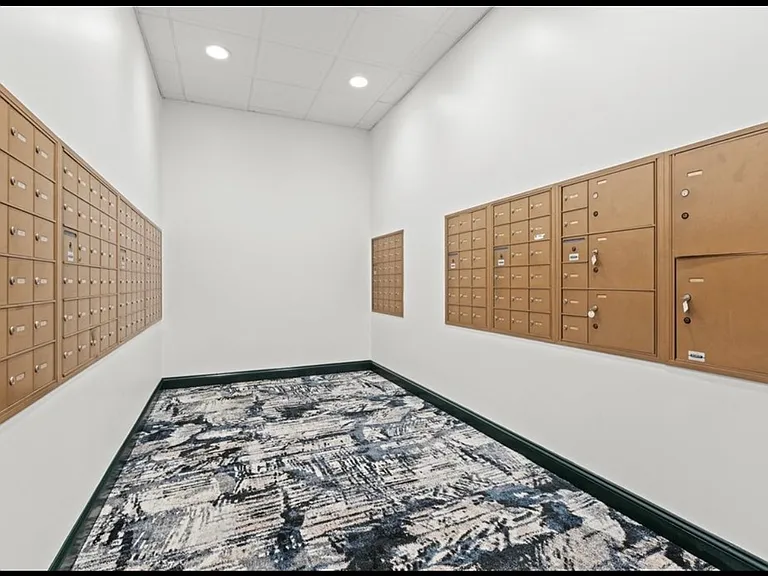 112 Washington Pl #12E — Photo 11
