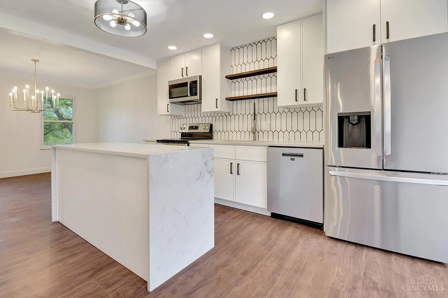 5 bed, 3.5 bath, $3,395 — Photo 2
