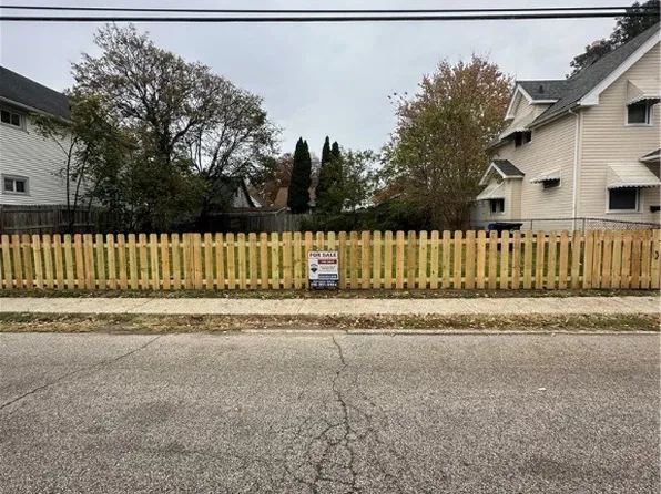 1610 Crestline Ave, Cleveland, OH 44109