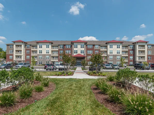 Traditions at Hamilton Springs - Seniors 55+