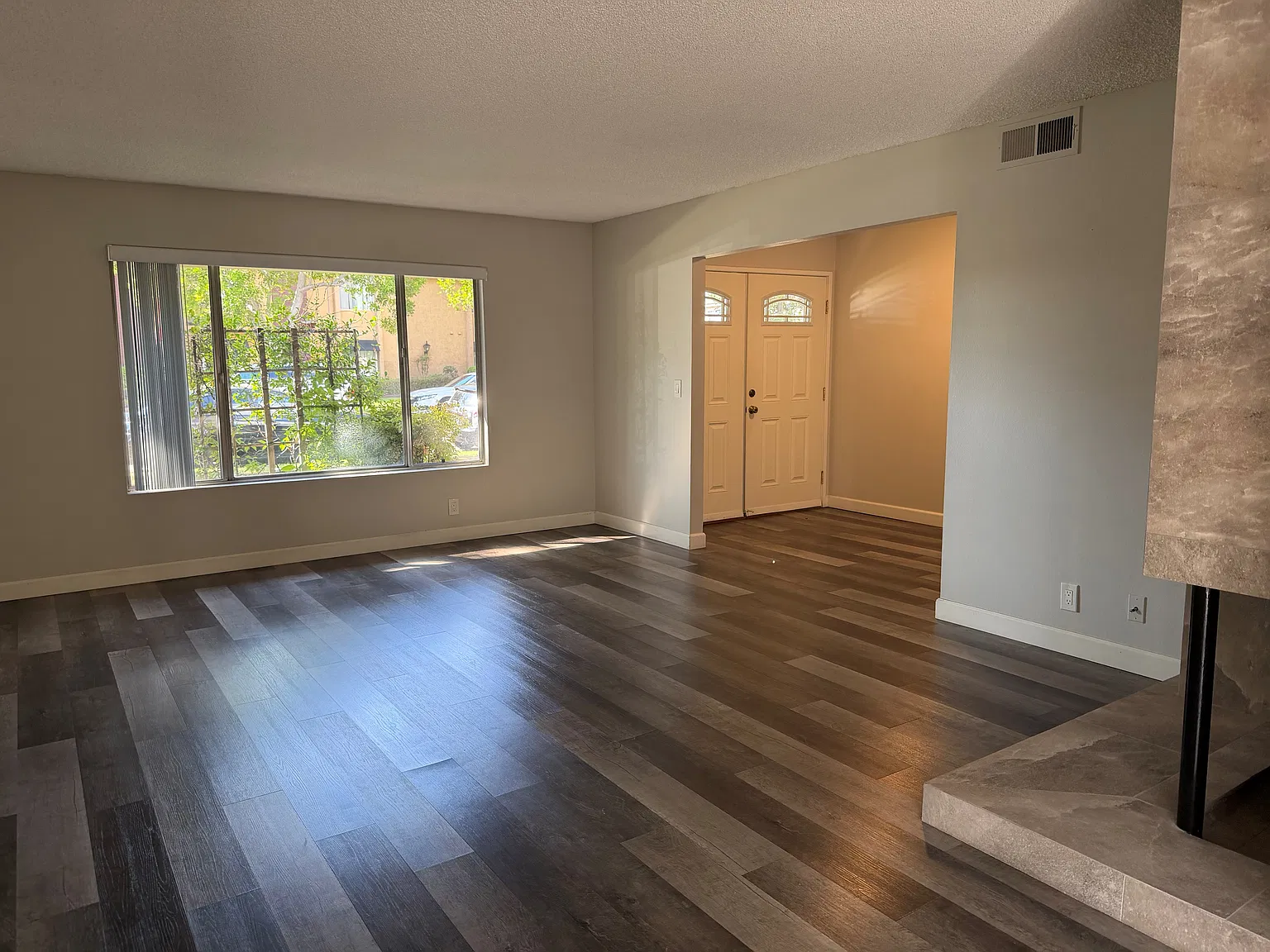 3 bed, 1700 sqft, $3,325 — Photo 3