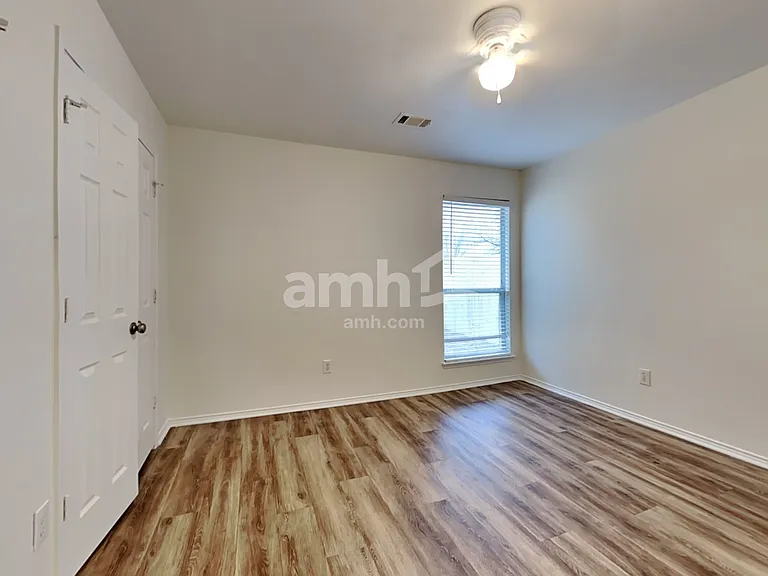 1041 Hidden Lake Dr — Photo 13